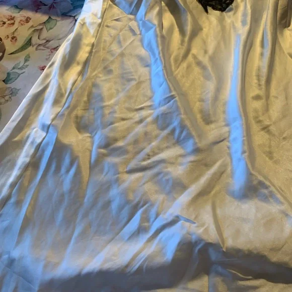 Victoria's Secret White with Black Lace Size Large nightgown - Picture 4 of 8